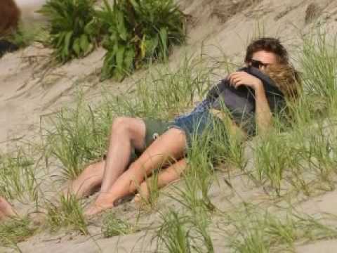 Robert+Pattinson+Caught+Kissing+a+Girl+in+a+Bikini%21