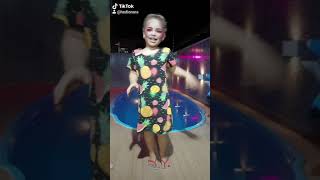 Soltando Pum, Helô Peidona Linda.