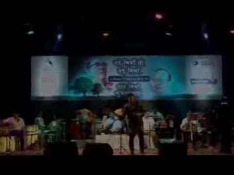 Mana Janab Ne Pukara Nahin by Madan Shookla