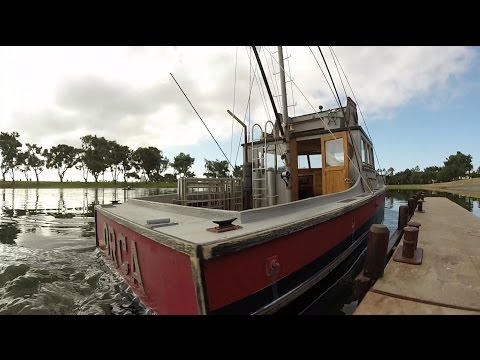 ... RC "Jaws" Orca &amp; David Manley's Dread Yacht Invade the Model Boat Pond