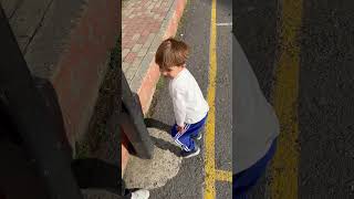 Bu Çocuk Ne Yapıyor Delirdiii