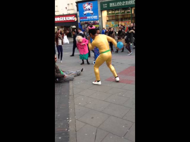 Old Lady Inspires Passersby To Dance To Twist And Shout On The Streets Of Brighton - Video