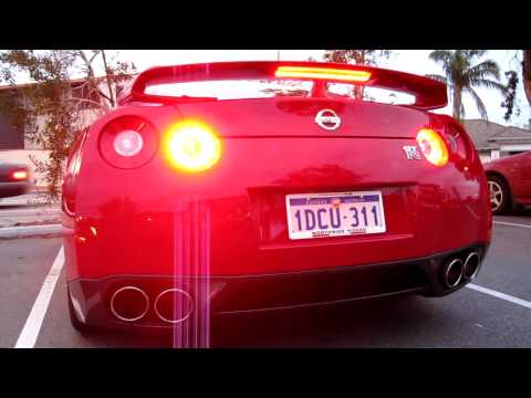 Hompsan spots an outragous Red Nissan R35 GTR Starting up it's astonishing