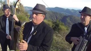 So Sax Trio jazzy strolling