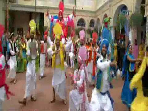 Bollywood dance style-movie Jab We Met-song Nagaada(HD)