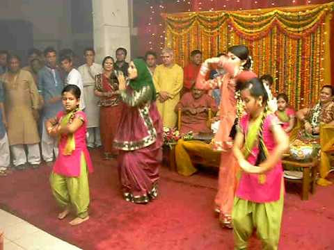 love aaj kal - lala lala at razin bhaiyas gaye holud performed...