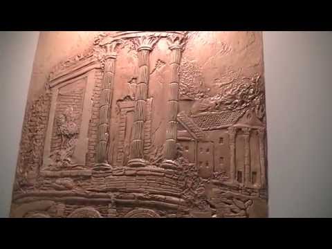 Рельефные рисунки на стене
