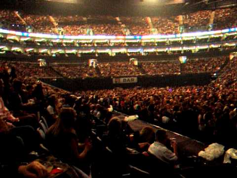 o2 ARENA LONDON. block 112. row F. seat 392 (13TH NOV 2011) - YouTube