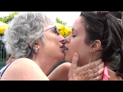 Daughter teaches mom squirt