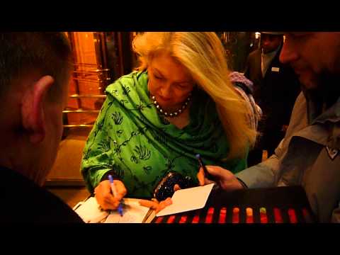 Nancy Kovack signing Autographs at Berlinale 2014 in Berlin