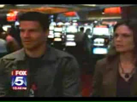Emily Deschanel and David Boreanaz - Beat It Fake Kiss