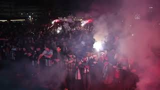 Sivassporlu taraftarlar Türkiye Kupası finalini meydanda izliyor
