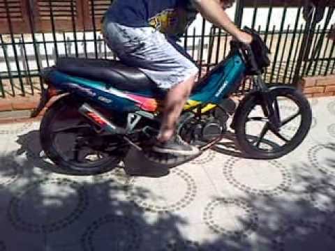 SUZUKI AKIRA 120 (probando escape nuevo)