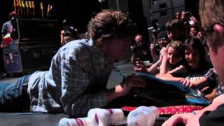 Watch Sonic Youth Nic Fit video