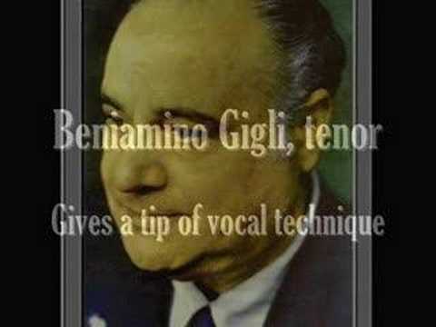 Beniamino Gigli gives a little bel canto masterclass