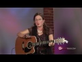 Imagen del vídeo Acoustic Guitar Fingerpicking Lesson - Acoustic Guitar Lesson - Guitar Tricks 30