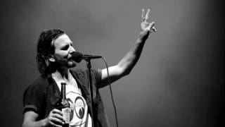 Watch Pearl Jam Long Road video