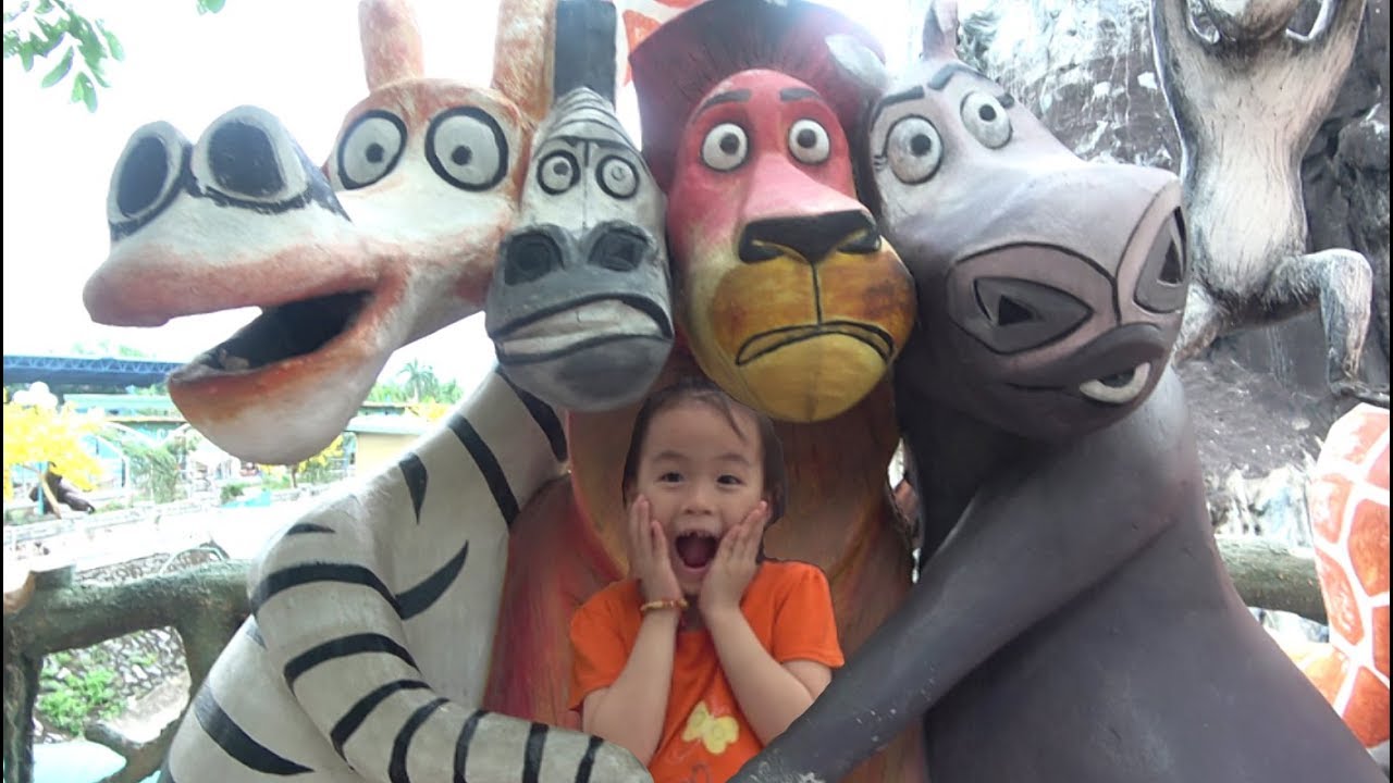 ABCkidTV Misa Playing in the park with family - Nursery rhymes songs for kids