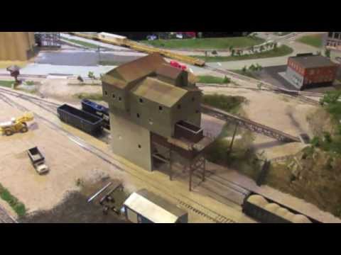  an Operating HO Scale Loader: Walthers Glacier Gravel Co.-popFilm