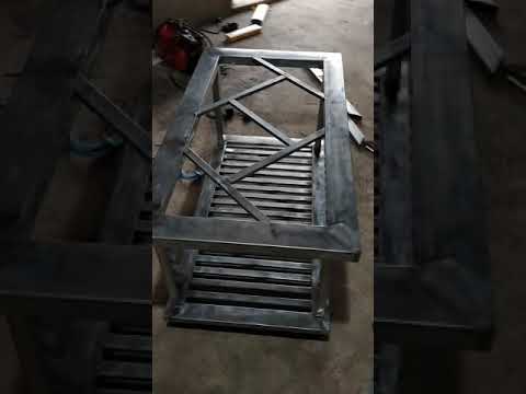 Bàn uống nước làm bằng sắt hộp đơn giản mà đẹp