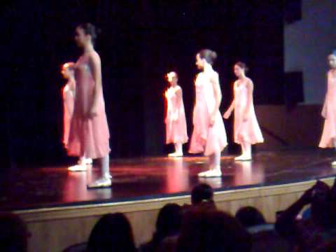 baile de puntas enya.( empieza en el segundo 30)