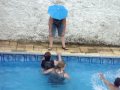 Tias na piscina