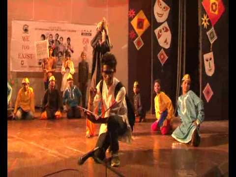 WE TOO EXIST- Street Children Performing Qawali on Hume to loot...