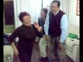 Humberto bailando como en sus viejos tiempos..