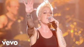 P!Nk - Leave Me Alone