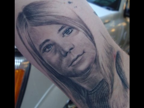 this is part 2 of me gettin a tattoo of my momz on my arm.Bill Liberty 