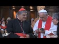 Sangue di san Gennaro si scioglie a metà dopo il bacio del Papa