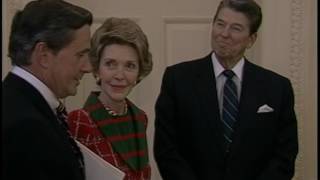 President Reagan?s Photo Opportunities in the Cabinet Room and Oval Office January 21-22, 1986