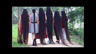 美丽的女孩以惊人的长头发!