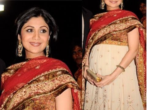 Pregnant Shilpa Shetty flaunts BABY BUMP - YouTube