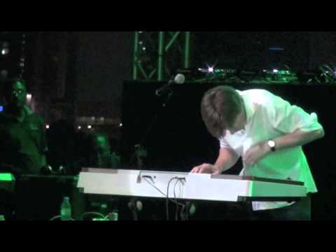 MJ ft. Akon - Hold My Hand - Piano Add-On (Live Concert)
