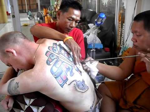 This short video shows myself in the process of getting a sak yant tattoo