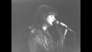 Watch Linda Ronstadt Many Rivers To Cross video