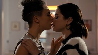 Selena Gomez Kisses BFF Cara Delevingne in Only Murders in the Building Season 2