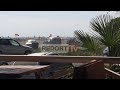 Report Tv - Shkoi të shpëtonte pushuesin që po mbytej, makina e policisë ngel në rërë