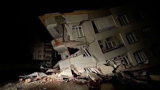 Kırgızistan-Çin sınır bölgesinde 7.1 büyüklüğünde deprem meydana geldi