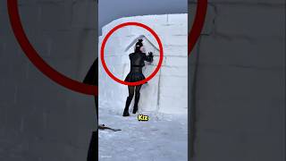 Bu Kız Buzda Kaydırak Yaptı