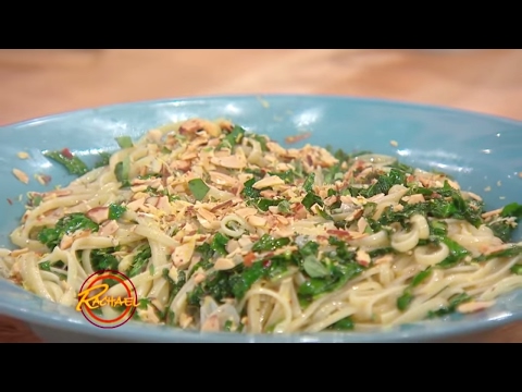 VIDEO : garlic and oil spaghetti with kale and almonds - spaghettinever tasted soooo good! ...