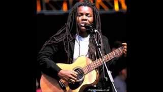 Watch Tracy Chapman Dreaming On A World video
