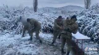 Qartopu Oynayan Azərbaycan Əsgərləri