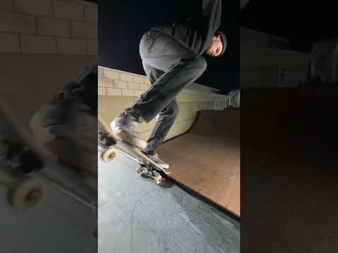 Perfect back nose blunt in slow mo! #skateboardingisfun #skateclipsdaily #skatelife #skateboarding