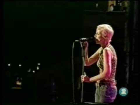 Annie Lennox NO MORE I LOVE YOUS 46664 Live 32005 (29)