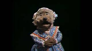 Alice Otter Singing To Youre A Grand Old Flag For Barney And Friends
