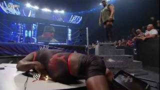 WWE Big Show Returns And Attacks Mark Henry - Smackdown 7 Oct 2011