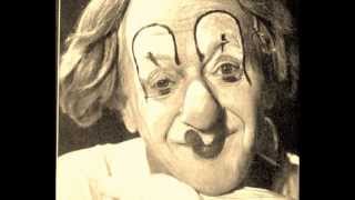 Watch Hollies Clown video