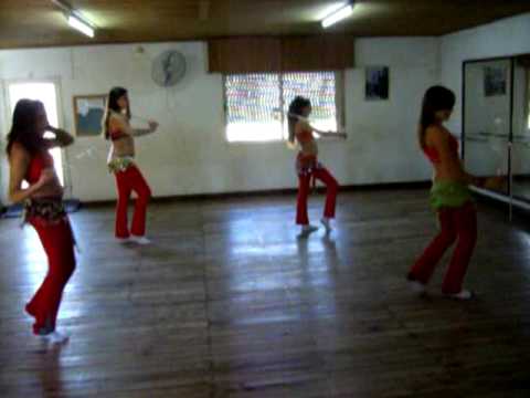  Examinadora del xamen de la Escuela de Danzas rabes de Penelope 